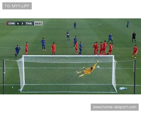 任意球短传配合突破人墙,随后传中破门得手——成为策略典范 任意球短传配合突破人墙,随后传中破门得手——成为策略典范